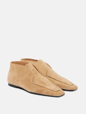 Desert suede boots