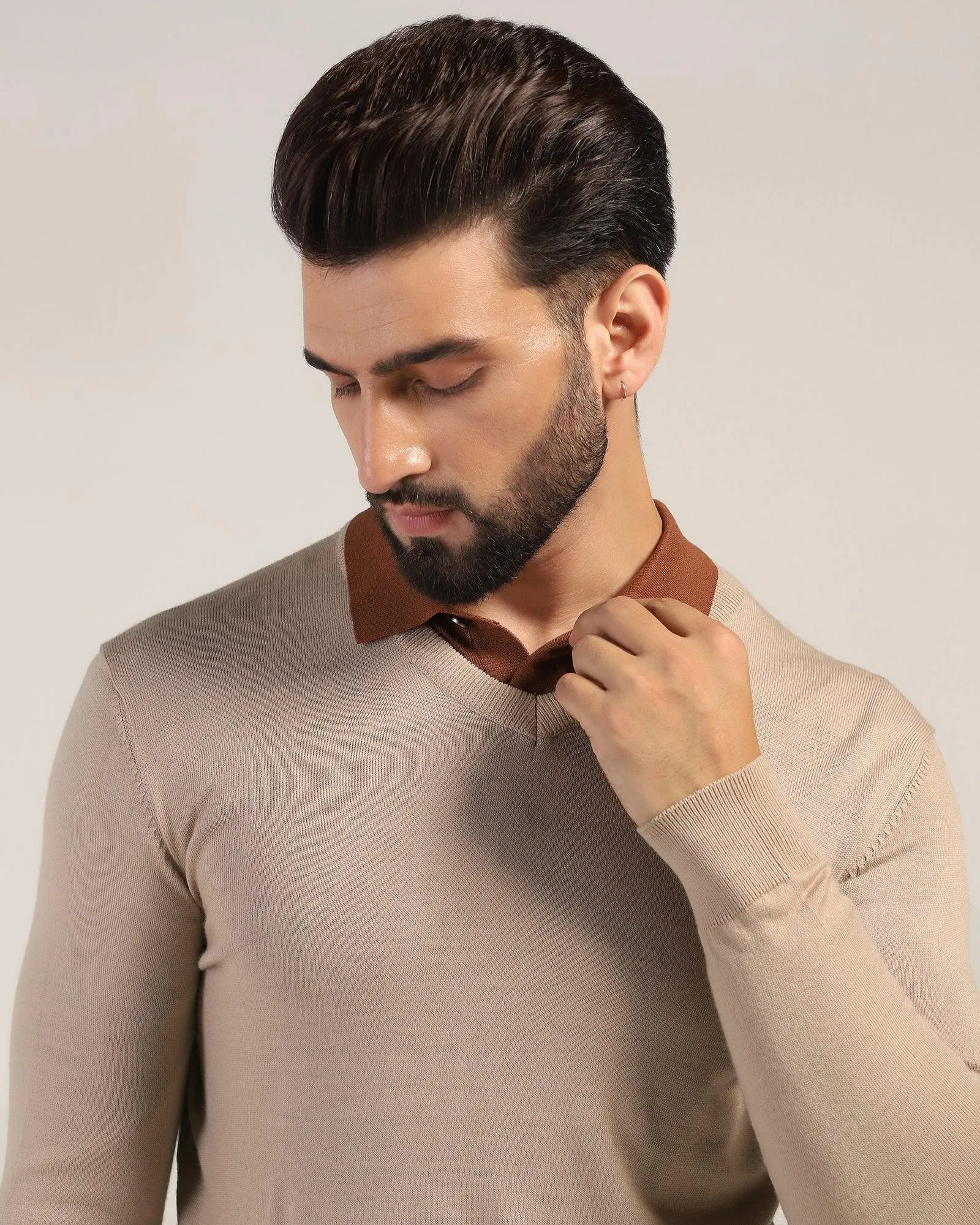 V-Neck Beige Solid Sweater - Ken